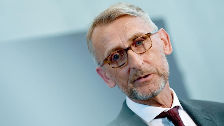 Innenexperte Armin Schuster: Der CDU-Politiker wundert sich über den Streit, schließlich gebe es in der Fraktion einen klaren Konsens – pro Seehofer.