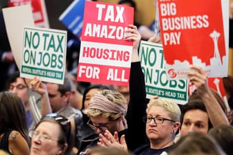Gegner und Befürworter der "Amazon-Steuer" im Rathaus von Seattle: Mit den Einnahmen aus der Sonderabgabe wollte die Stadt den Wohnungsbau fördern.