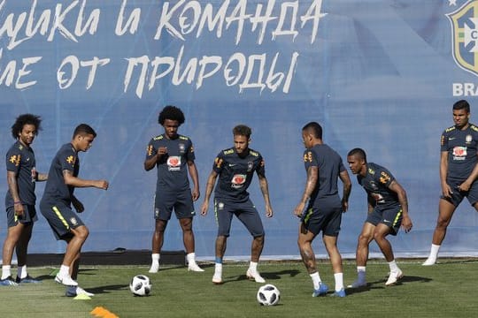 Brasiliens Nationalspieler beim Training in Russland.