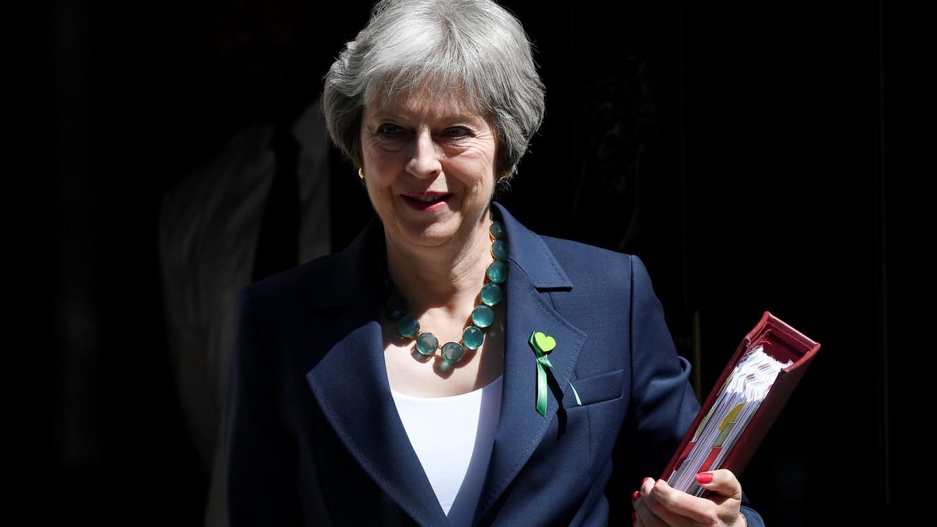 Theresa May: Die Premierministerin ist im britischen Unterhaus nur knapp einem Rückschlag in ihrem Brexit-Kurs entgangen.