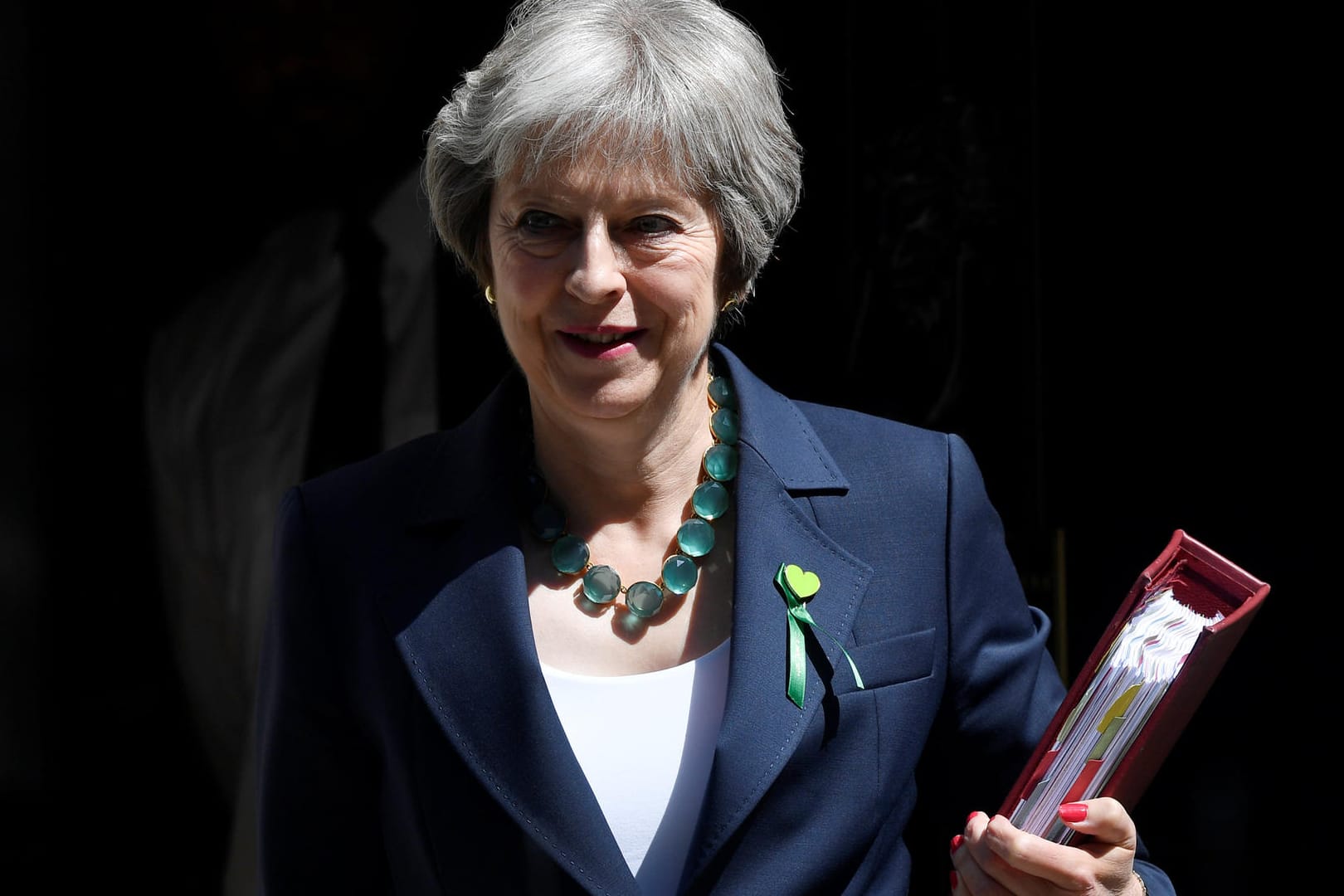 Theresa May: Die Premierministerin ist im britischen Unterhaus nur knapp einem Rückschlag in ihrem Brexit-Kurs entgangen.