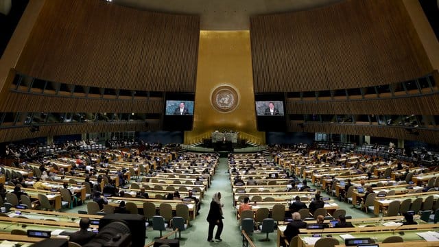 Mit ihrer Resolution beklagt die UN-Vollversammlung die "exzessive, disproportionale und rücksichtslose Gewalt" Israels gegenüber den Palästinensern. Mit ihrer Resolution beklagt die UN-Vollversammlung die "exzessive, disproportionale und rücksichtslose Gewalt" Israels gegenüber den Palästinensern.