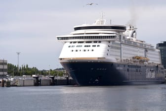 Die "Color Fantasy", ein Schiff der "Color Line" im Kieler Hafen: Fantasiepreise für Handynutzung an Bord.