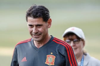 Spaniens neuer Trainer Fernando Hierro bekommt drei neue Assistenten.