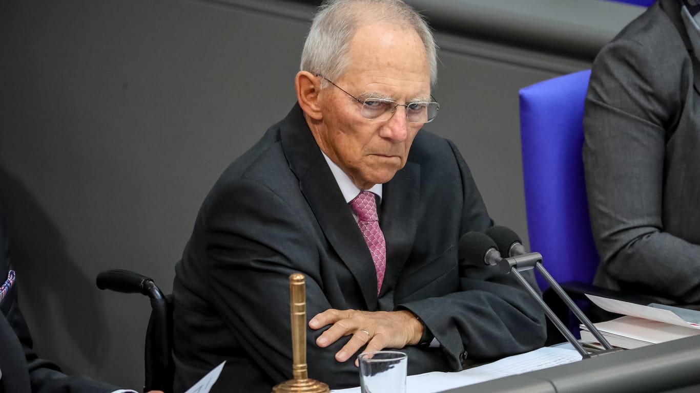 Wolfgang Schäuble, Bundestagspräsident: Der CDU-Politiker kritisierte die AfD für ihre "inszenierte Schweigeminute" scharf.