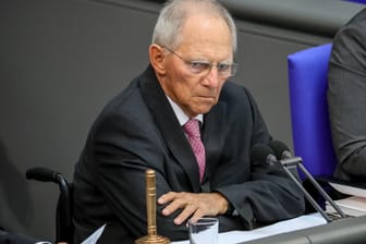 Wolfgang Schäuble, Bundestagspräsident: Der CDU-Politiker kritisierte die AfD für ihre "inszenierte Schweigeminute" scharf.