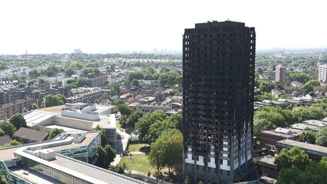 Die "Three Lions" haben der schrecklichen Katastrophe im Grenfell-Tower gedacht. Die "Three Lions" haben der schrecklichen Katastrophe im Grenfell-Tower gedacht.