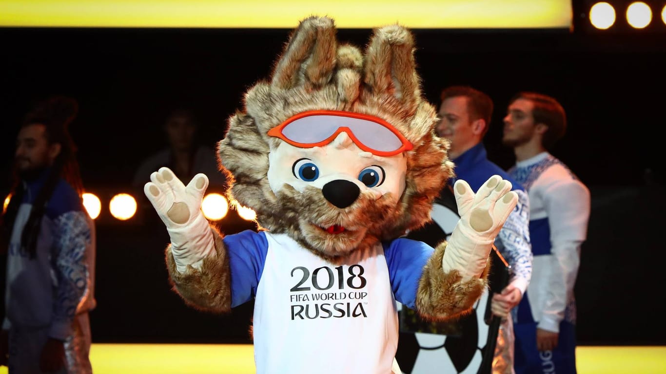 Das offizielle WM-Maskottchen Zabivaka: Der Wollf mit Brille, der Tore schießt soll für "Lebensfreude, Charme und Selbstsicherheit" stehen.