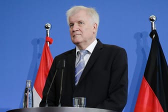 Innenminister Horst Seehofer: Der CSU-Chef bleibt im Asylstreit unnachgiebig.