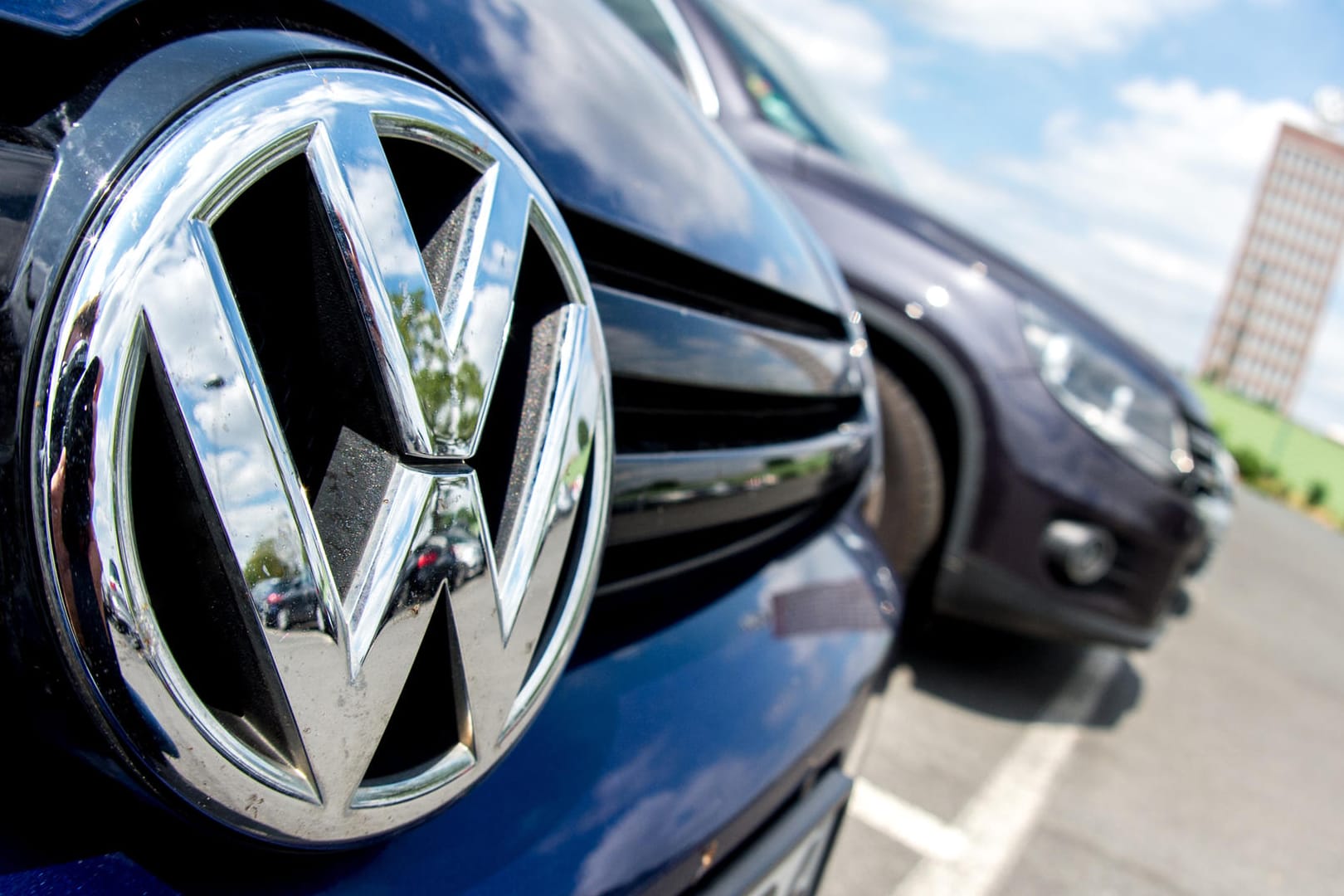 Die VW-Zentrale in Wolfsburg: Wegen des Dieselskandals muss der Konzern ein Rekordbußgeld bezahlen.