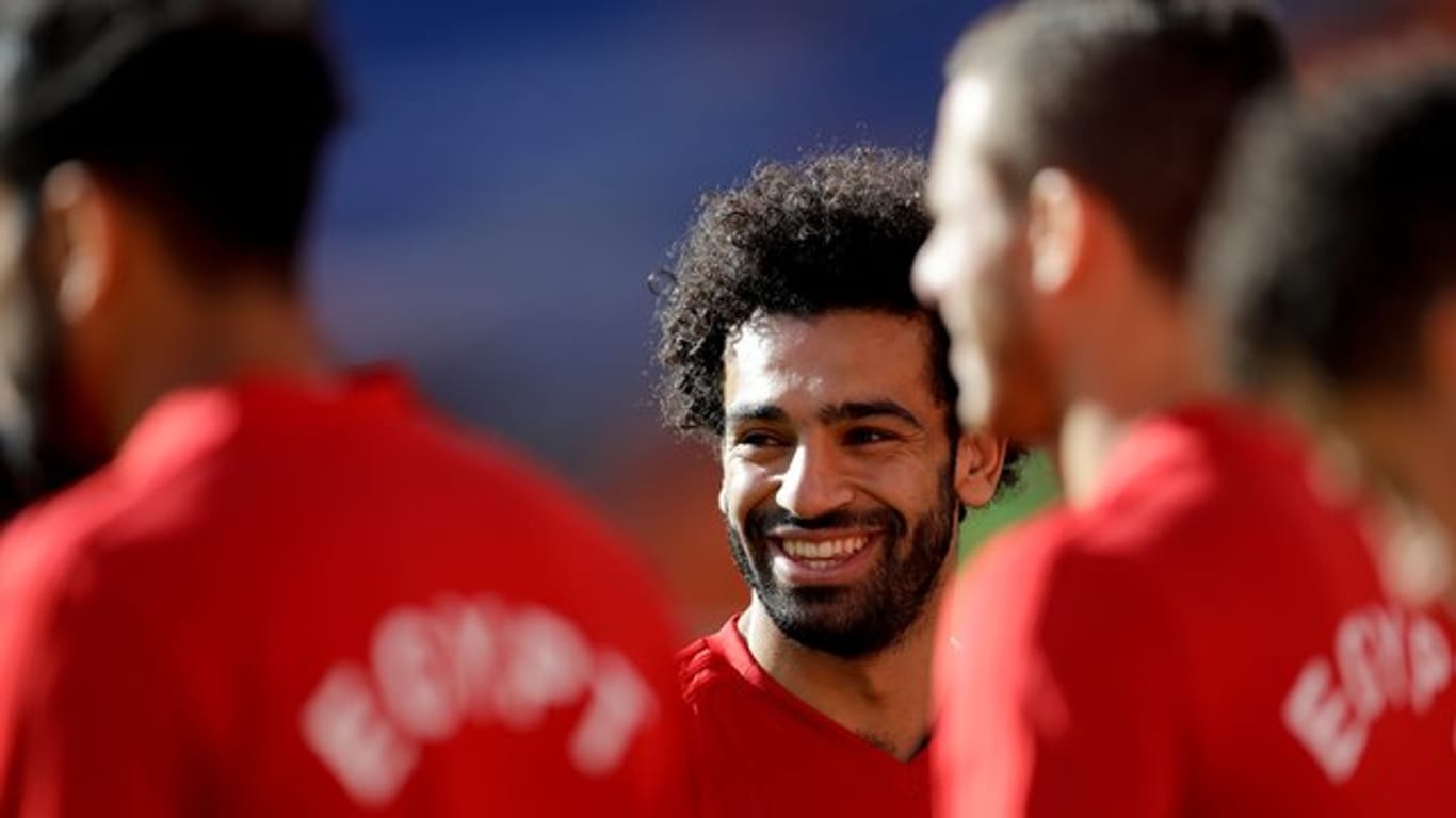 Der Einsatz des Ägypters Mohamed Salah (M) gegen Uruguay entscheidet sich erst kurz vor dem Spiel.