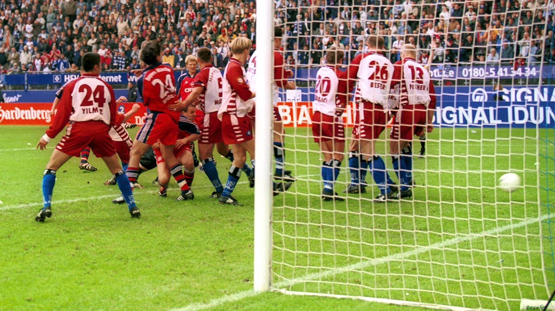 Meister! Anderssons Schuss schlägt im Tor des HSV ein.