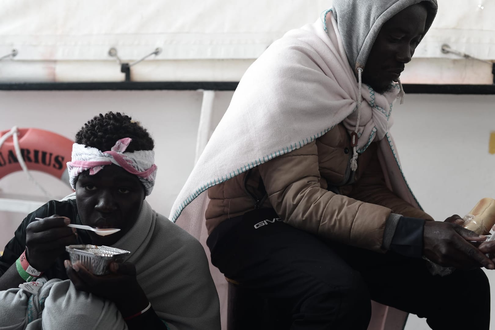Flüchtlinge auf "Aquarius": Frankreich bietet Spanien seine Hilfe bei der Aufnahme von Asylbewerbern an.