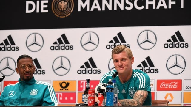 Sind bereit für den WM-Start gegen Mexiko: Jérôme Boateng (l) und Toni Kroos. Sind bereit für den WM-Start gegen Mexiko: Jérôme Boateng (l) und Toni Kroos.