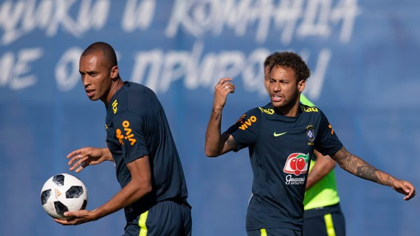 Neymar will gelassen auf Provokationen der Gegenspieler reagieren.