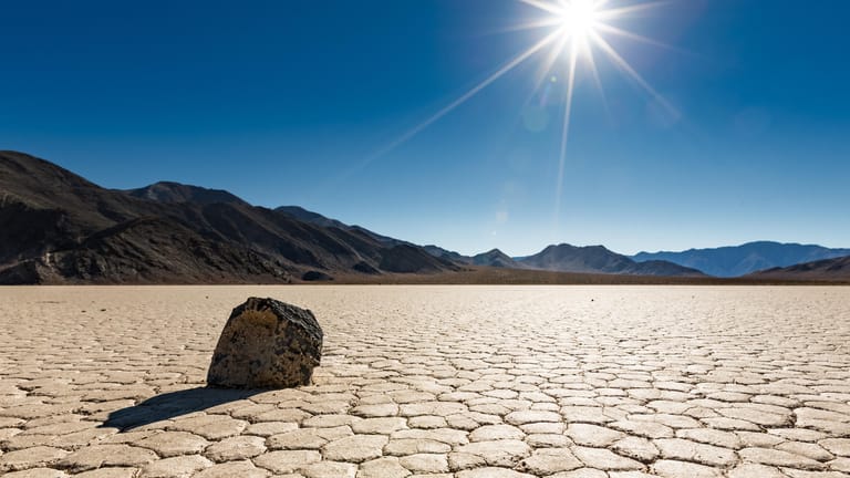 Death-Valley-Nationalpark: Das Tal des Todes liegt in der Mojave-Wüste und ist eine der heißesten Gegenden der USA. Der Nationalpark hat auch als Kulisse gedient für Filme der Star Wars-Reihe.