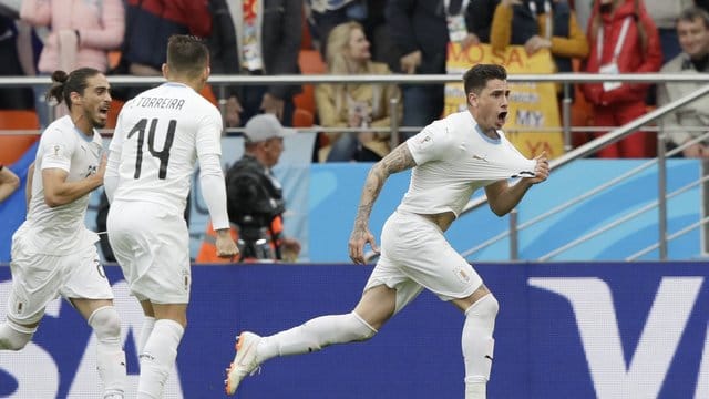 Uruguays José Maria Giménez (r) jubelt nach seinem Tor zum 1:0 gegen Ägypten. Uruguays José Maria Giménez (r) jubelt nach seinem Tor zum 1:0 gegen Ägypten.