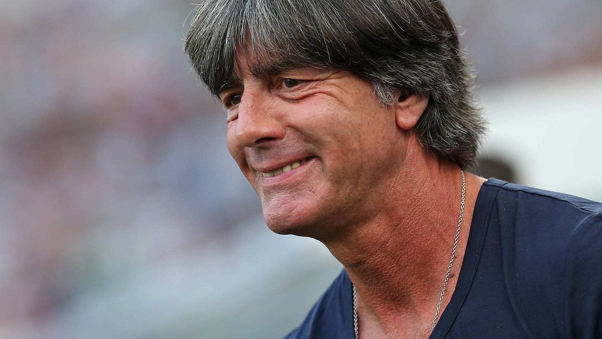 Joachim Löw ist mittlerweile seit 12 Jahren Bundestrainer. Im Interview erklärt er: Er dachte, er müsse den DFB 2006 verlassen, als auch Jürgen Klinsmann ging.