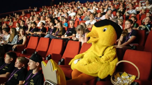 Ein Goldener Spatz im Kino.