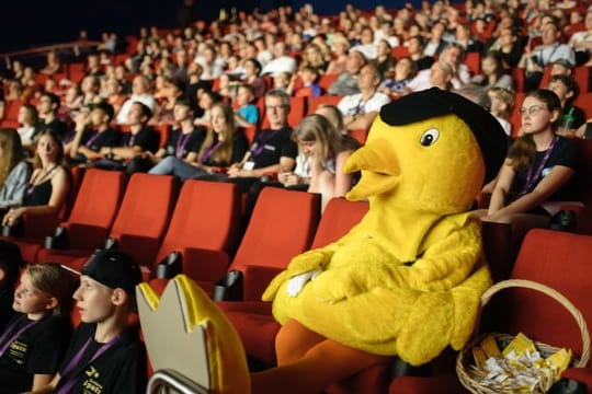 Ein Goldener Spatz im Kino.