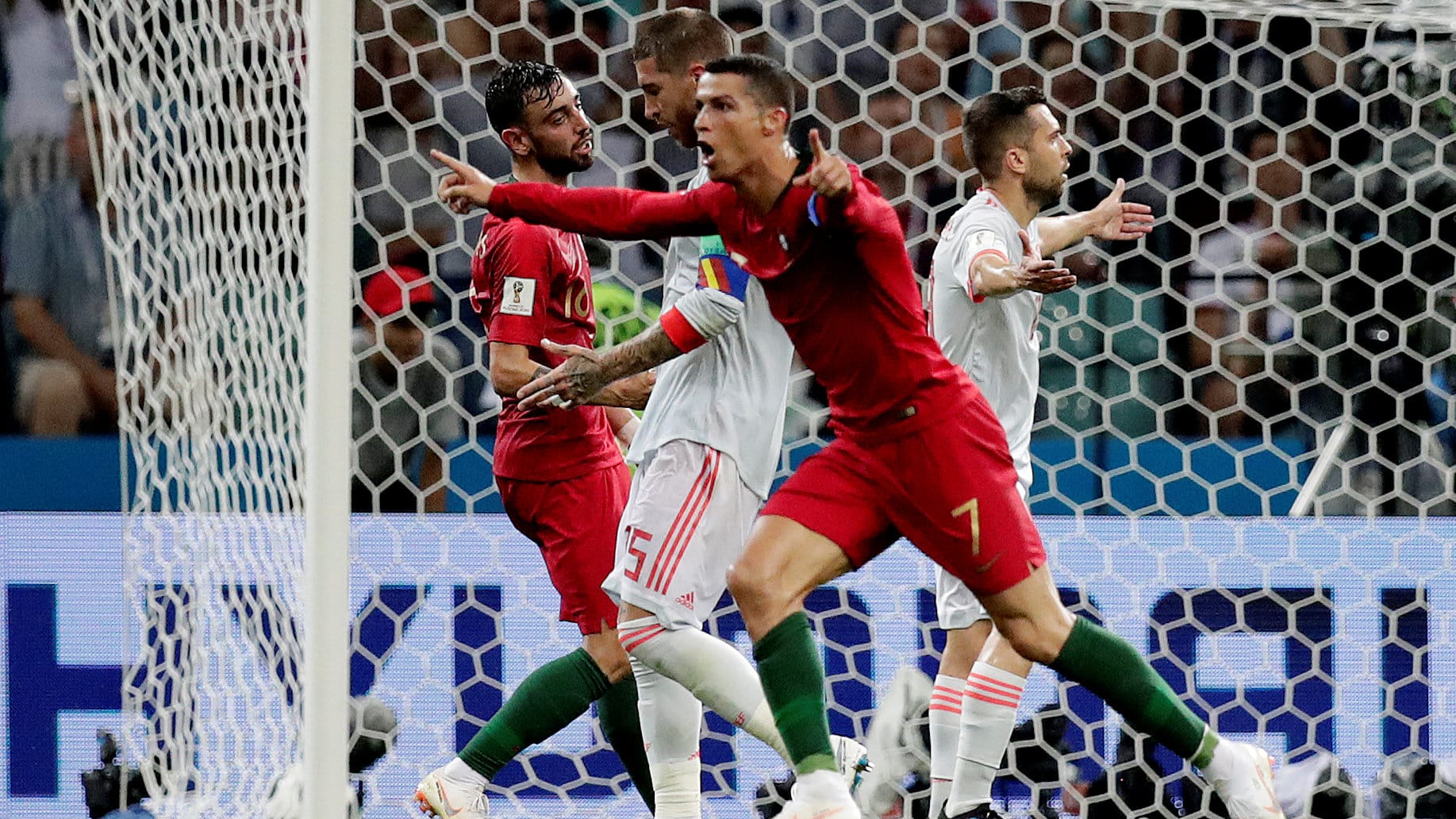 Jubel: Ronaldo dreht nach dem 2:1 ab.