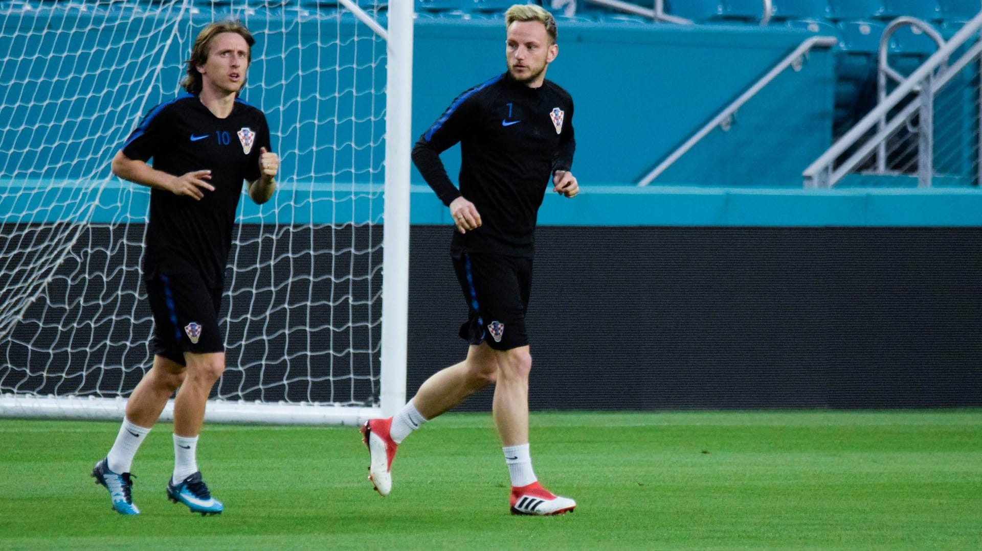 Die Mittelfeldstrategen Luka Modric (l.) und Ivan Rakitic heben die Kroaten auf ein anderes Level.