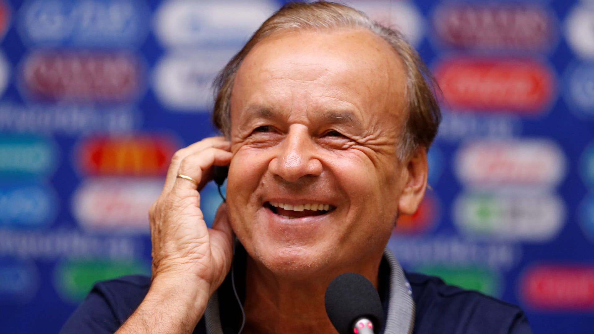 Gernot Rohr ist gebürtiger Mannheimer, hat neben dem deutschen auch einen französische Pass und trainiert seit August 2016 die nigerianische Nationalmannschaft.