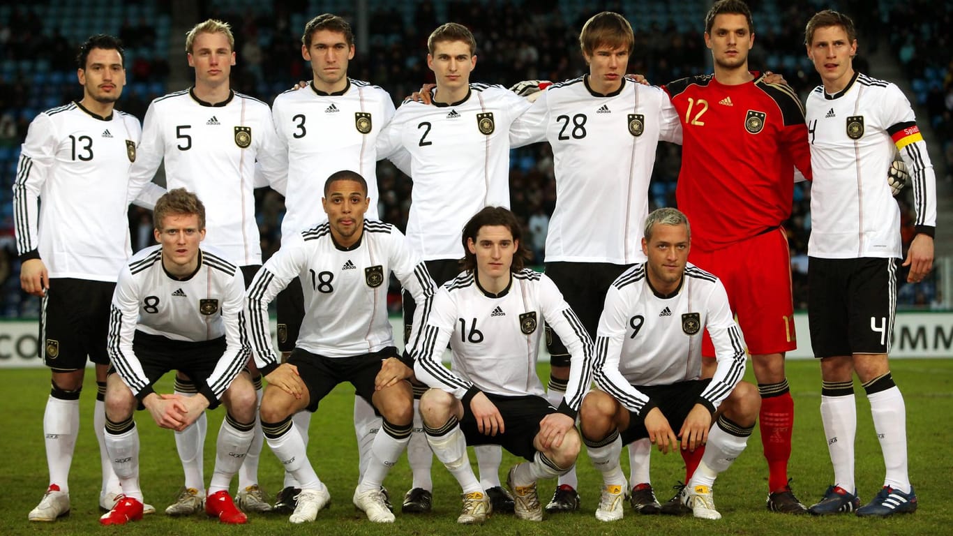 Talentauswahl: Die deutsche U21 vor dem EM-Quali-Hinspiel gegen Island 2010. Höwedes (2. Reihe, 1. v. r.) und Schürrle (1. Reihe, 1. v. li.) wurden 2014 Weltmeister.
