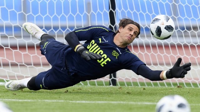 Torhüter Yann Sommer in Aktion beim Training mit der Nationalmannschaft der Schweiz. Torhüter Yann Sommer in Aktion beim Training mit der Nationalmannschaft der Schweiz.