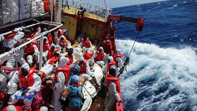 Das Rettungsschiff "Seefuchs" der Regensburger Organisation Sea-Eye im Mittelmeer. Das Rettungsschiff "Seefuchs" der Regensburger Organisation Sea-Eye im Mittelmeer.