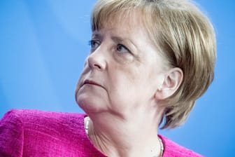 Angela Merkel: Die Bundeskanzlerin will am Dienstag bei Frankreichs Präsident Macron um eine EU-Lösung bei der Flüchtlingspolitik werben.
