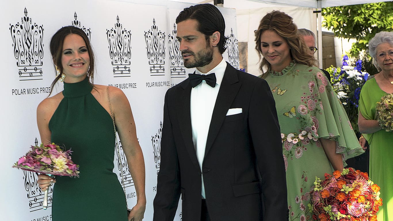 Prinzessin Sofia, Prinz Carl Philip und Prinzessin Madeleine: Die Royals machen bei der glamourösen Veranstaltung eine tolle Figur.