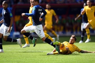 Das Foul von Joshua Risdon an Antoine Griezmann nach der Pause wird erst per Videobeweis geahndet und führt zum Elfmeter für die Franzosen.