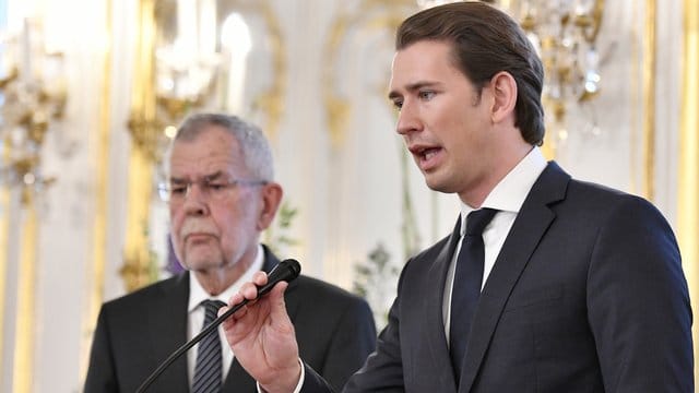 Bundespräsident Alexander van der Bellen (l) und Bundeskanzler Sebastian Kurz fordern von Deutschland eine umfassende Aufklärung zu den Enthüllungen, dass der Bundesnachrichtendienst (BND) über viele Jahre systematisch in der Alpenrepublik Behörden und Firmen abgehört haben soll. Bundespräsident Alexander van der Bellen (l) und Bundeskanzler Sebastian Kurz fordern von Deutschland eine umfassende Aufklärung zu den Enthüllungen, dass der Bundesnachrichtendienst (BND) über viele Jahre systematisch in der Alpenrepublik Behörden und Firmen abgehört haben soll.
