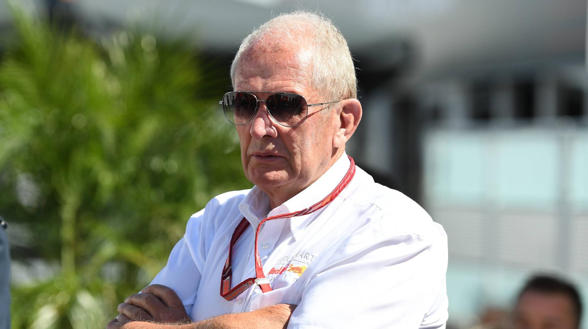 Red Bulls Motorsportdirektor Helmut Marko: Er droht weiter mit einem Ausstieg aus der Formel 1. Red Bulls Motorsportdirektor Helmut Marko: Er droht weiter mit einem Ausstieg aus der Formel 1.