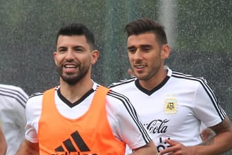 Soll im WM-Spiel gegen Island für Tore sorgen: Sergio Agüero (l).