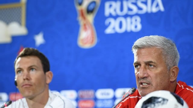 Selbstbewusst: Schweiz-Coach Vladimir Petkovic (r) und Routinier Stephan Lichtsteiner. Selbstbewusst: Schweiz-Coach Vladimir Petkovic (r) und Routinier Stephan Lichtsteiner.