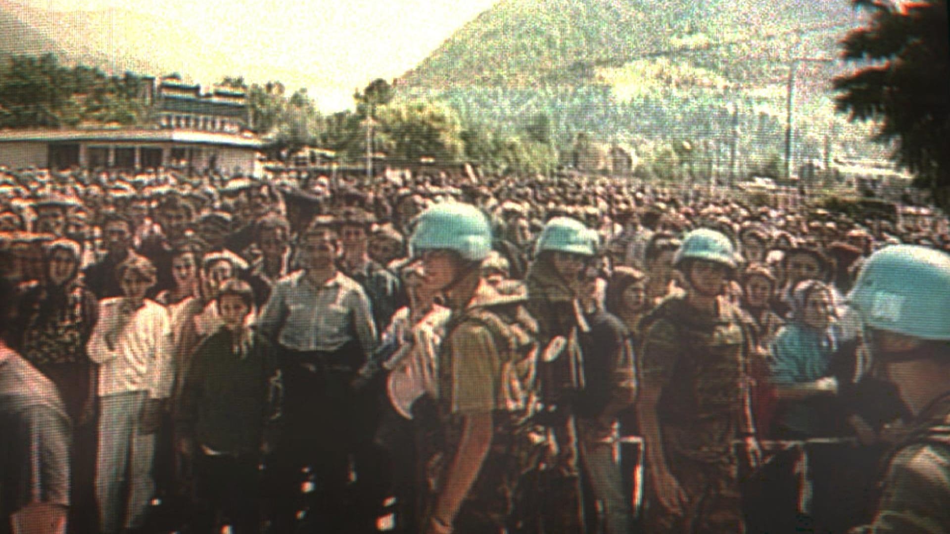 Srebrenica: Bosnisch-Serbische Truppen nahmen 1995 das eigentlich von den Vereinten Nationen zur Schutzzone erklärte Gebiet ein und ermordeten Tausende Muslime.