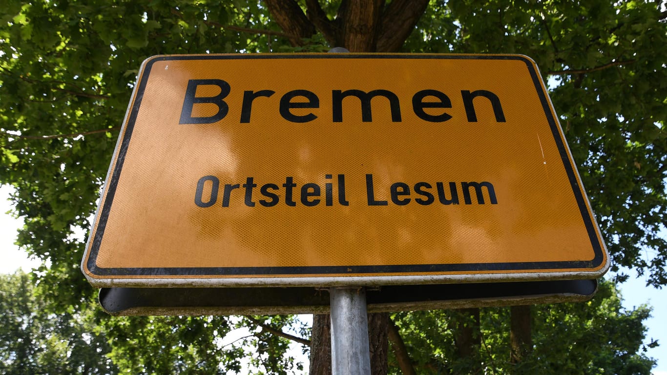 Ein Schild am Eingang zum Bremer Stadtteil Lesum: Der zusammengeschlagene Mann war nicht pädophil – ebenso wenig wie der Mann, der in der Sendung tatsächlich gezeigt wurde.