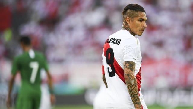 Peru startet ohne Paolo Guerrero in das erste Gruppenspiel gegen Dänemark. Peru startet ohne Paolo Guerrero in das erste Gruppenspiel gegen Dänemark.