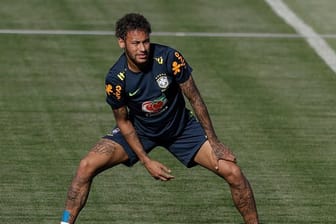Brasiliens Nationalcoach Tite warnt vor überzogenen Erwartungen an dem gerade erst wieder genesenen Neymar.