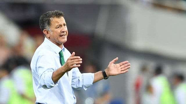 Mexikos Nationaltrainer Juan Carlos Osorio will seine Elf gegen Deutschland offensiv auftreten lassen. Mexikos Nationaltrainer Juan Carlos Osorio will seine Elf gegen Deutschland offensiv auftreten lassen.