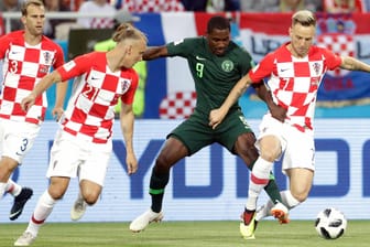 Überzahl: Kroatiens Rakitic (r.) und Vida gegen Nigerias Ighalo.