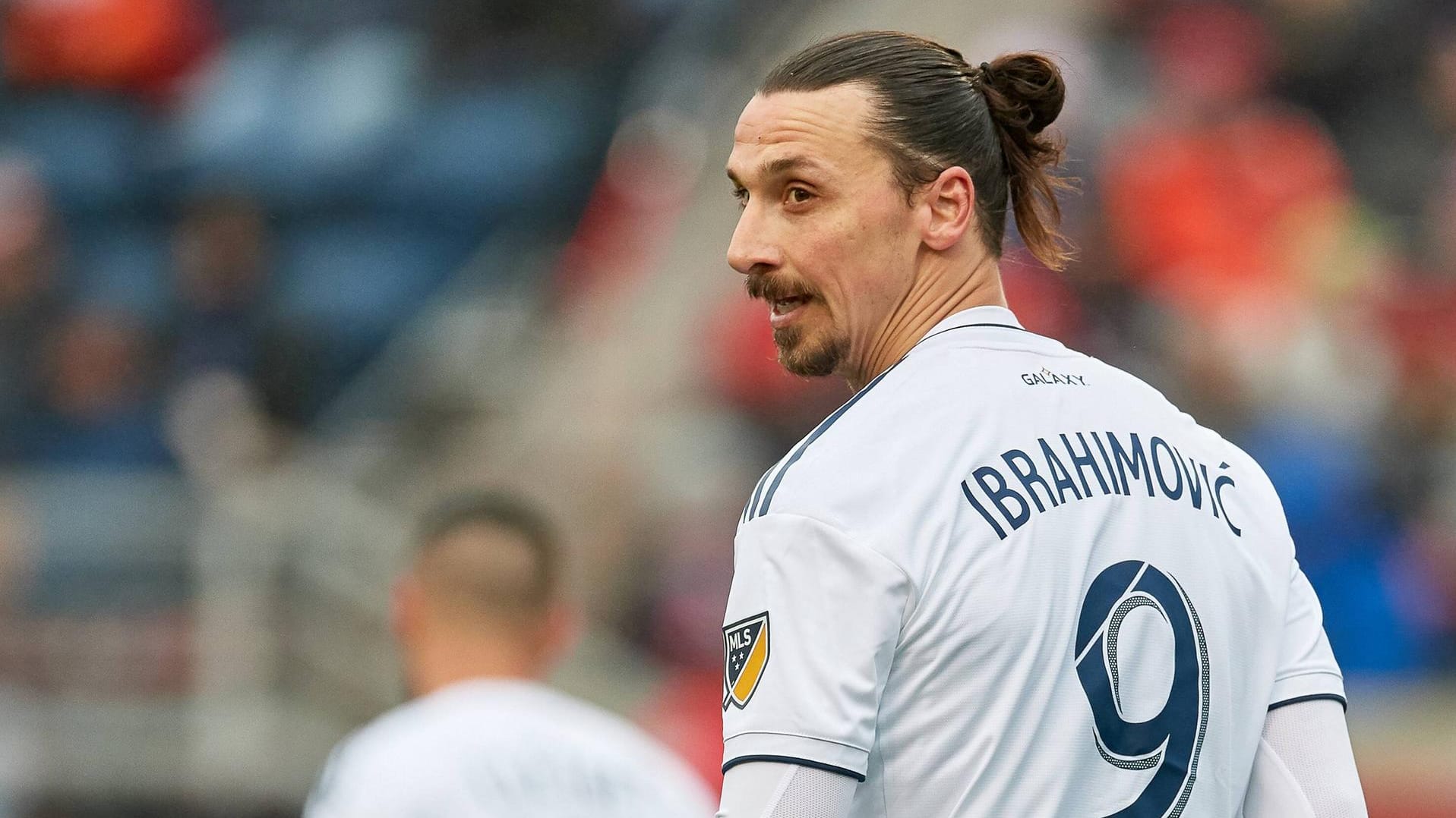 Zlatan Ibrahimovic: Der Schwede kritisierte Frankreichs Trainer wegen der Nicht-Nominierung von Karim Benzema.