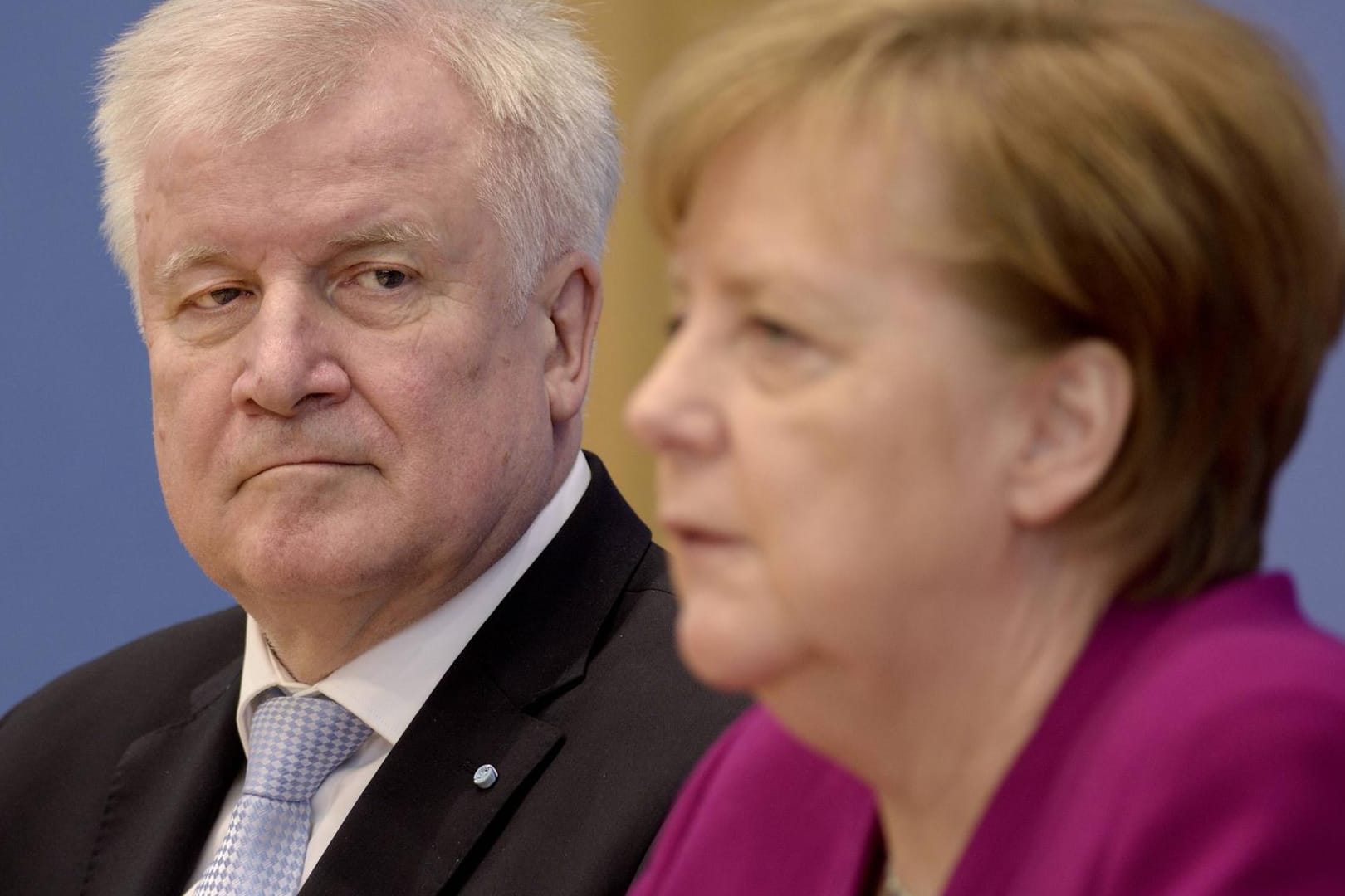 Horst Seehofer und Angela Merkel: Der Bundesinnenminister befindet sich in der Asylfrage im Streit mit der Bundeskanzlerin.