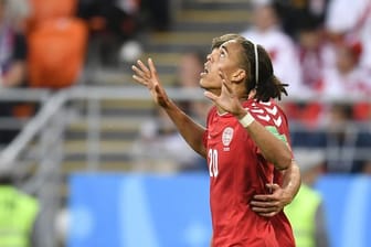 Dänemarks Yussuf Poulsen (M) feiert seinen Treffer gegen Peru.