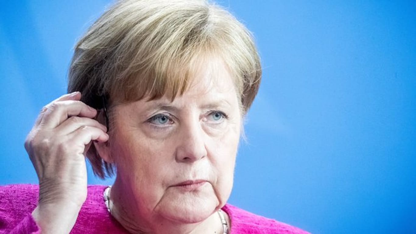 Die Flüchtlingspolitik hat sich zur größten Krise der Kanzlerschaft von Angela Merkel entwickelt.