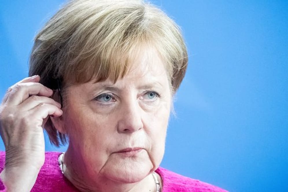 Die Flüchtlingspolitik hat sich zur größten Krise der Kanzlerschaft von Angela Merkel entwickelt.