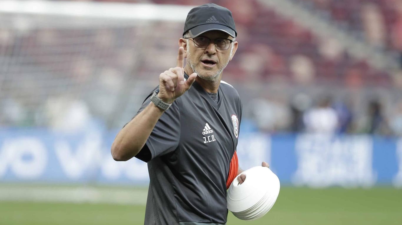 Der Kolumbianer Juan Carlos Osorio ist seit 2015 Trainer der Mexikaner und ein echter Taktik-Fuchs.