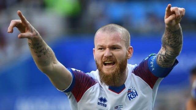 Aron Einar Gunnarsson fordert nach dem Coup gegen Argentinien volle Konzentration auf den nächsten Gegner Nigeria.